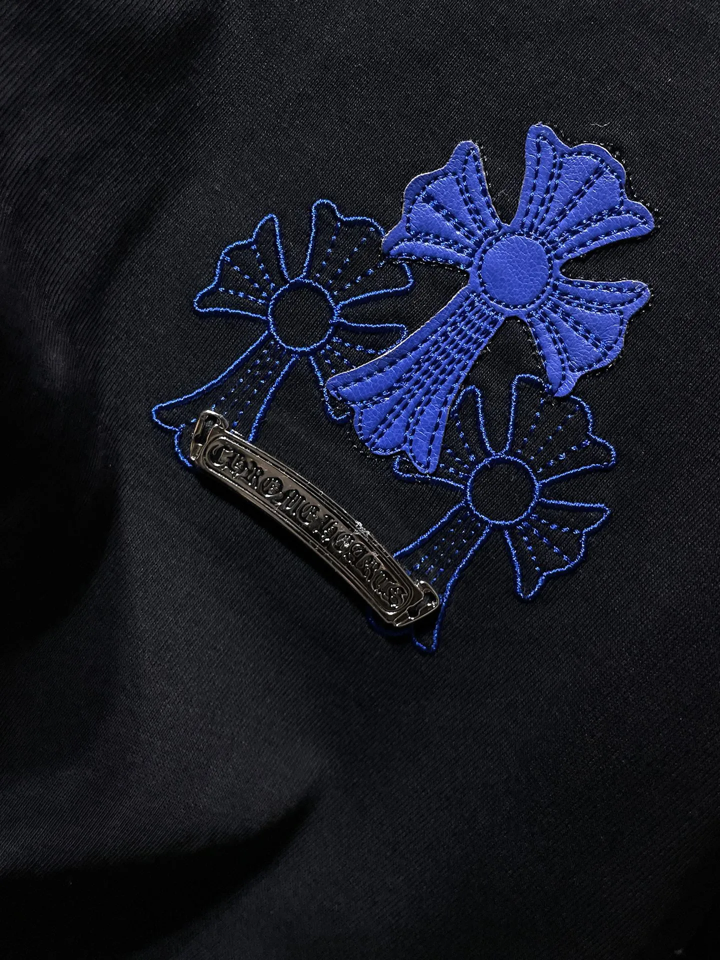 P180 Chrome Hearts🍁Long T Series🍁 Available simultaneously at counters❤️Fully upgraded fabrics! ! Crow Sanskrit letters blue cross arm horseshoe embroidered long-sleeved T. Re-engraved version 1:1 high weight original fabric 🌈Recommended colors: black white 🌈 Size: S, M, L, XL
